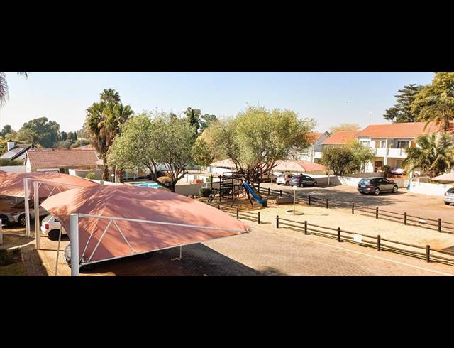 2 BEDROOM TOWNHOUSE FOR SALE IN GLEN MARAIS